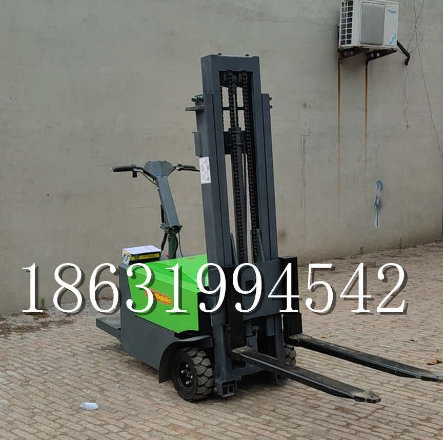 克东县优程全电动叉车插腿式堆高车液压装卸车1.5吨升高小型站驾式铲车